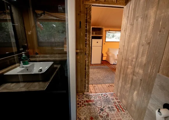 Alojamento de Turismo Selvagem Glamping Bora *